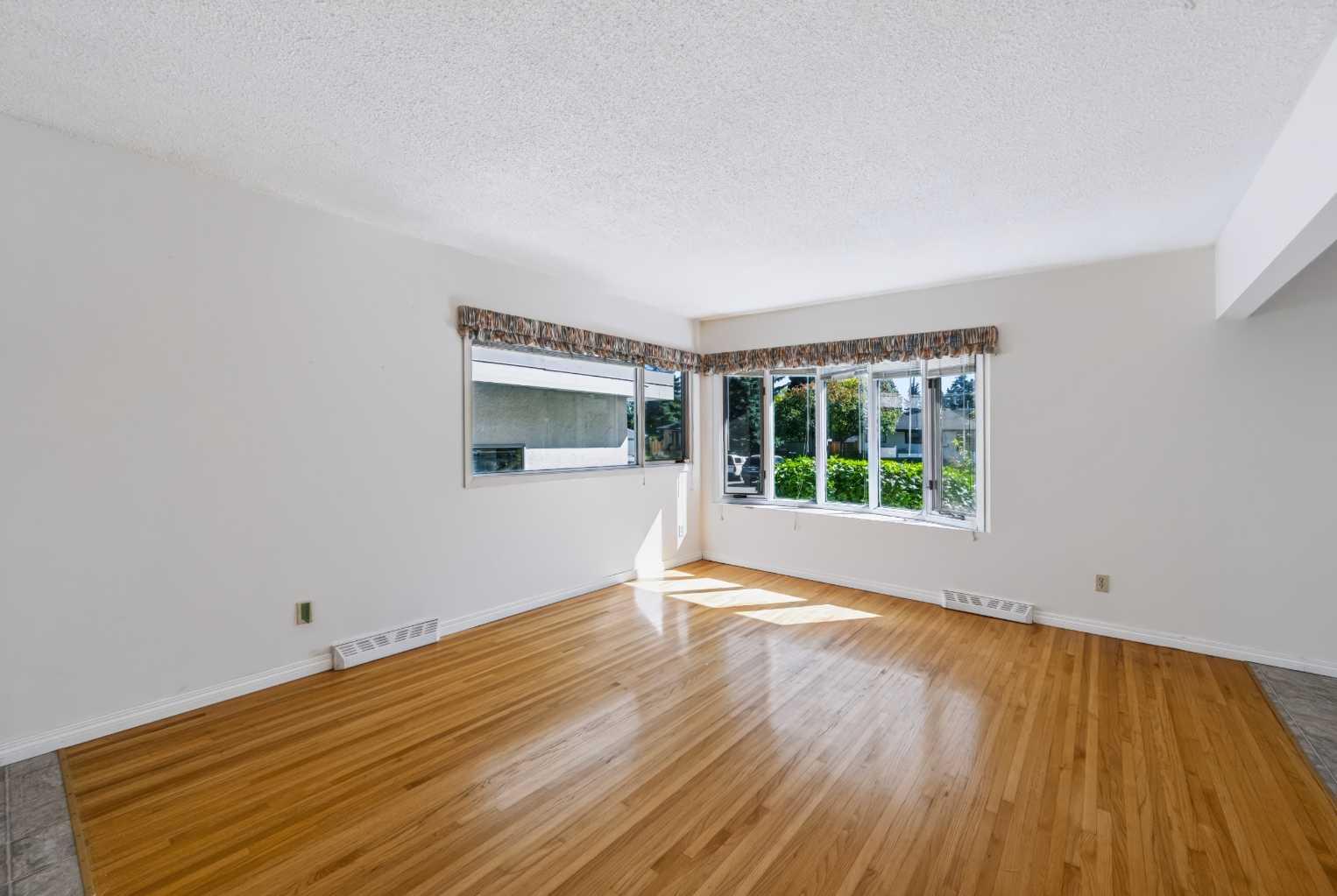 107 Hallbrook Drive SW