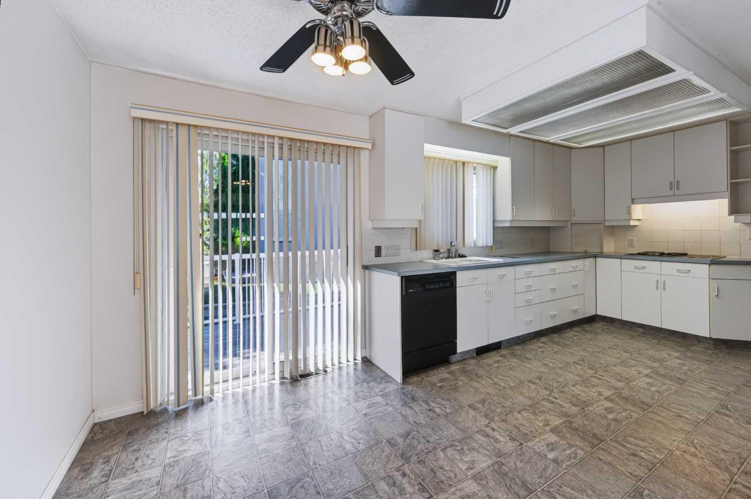 107 Hallbrook Drive SW