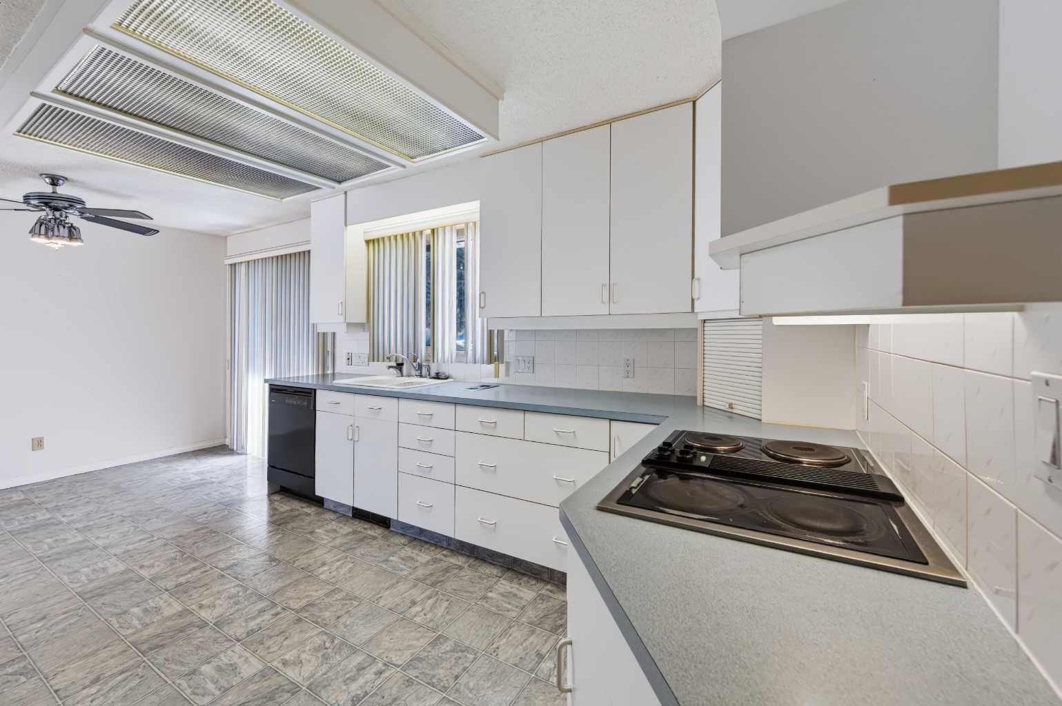107 Hallbrook Drive SW