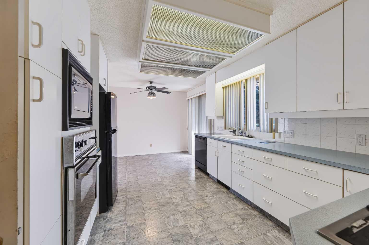 107 Hallbrook Drive SW