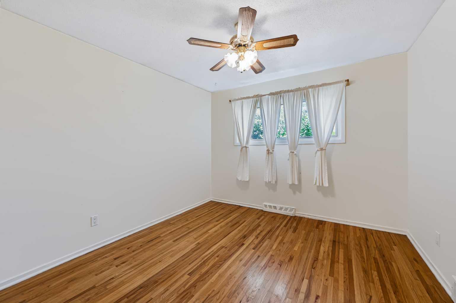 107 Hallbrook Drive SW