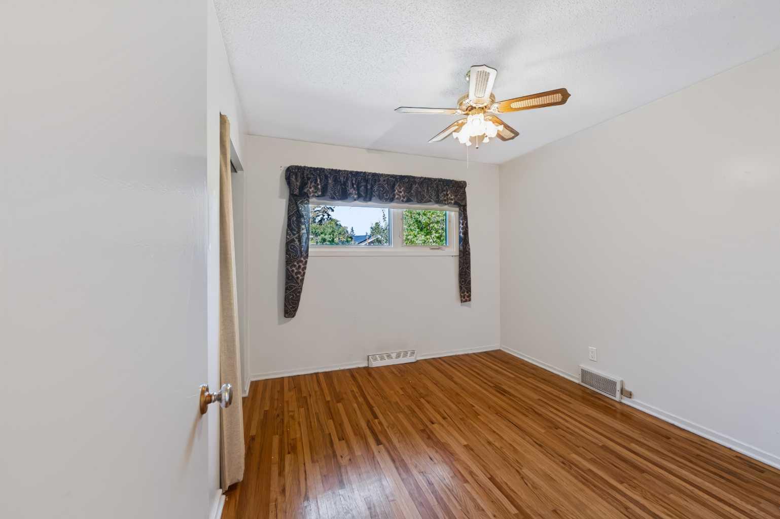 107 Hallbrook Drive SW