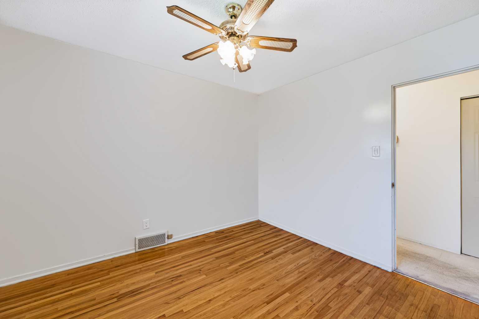 107 Hallbrook Drive SW