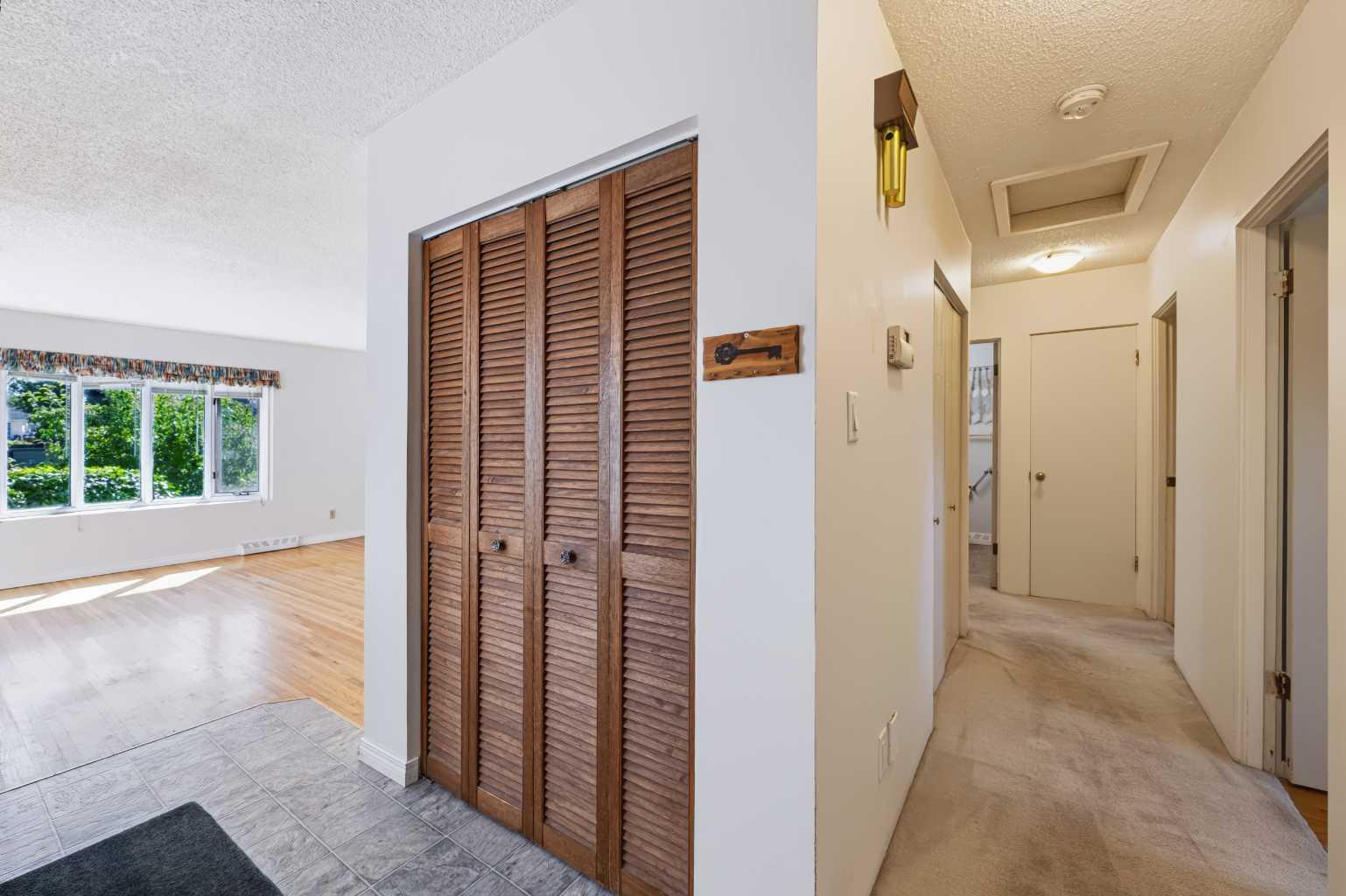 107 Hallbrook Drive SW