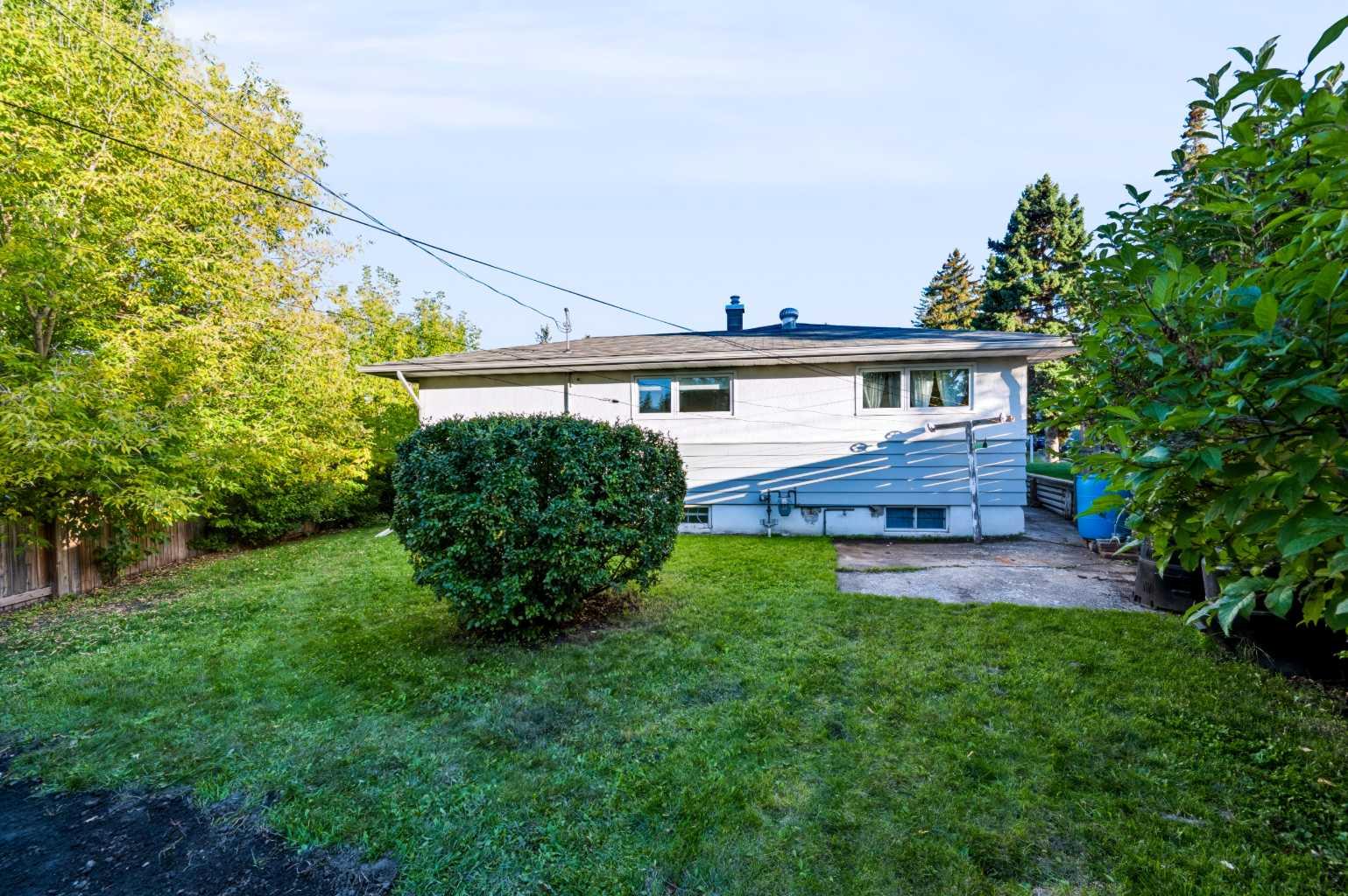 107 Hallbrook Drive SW