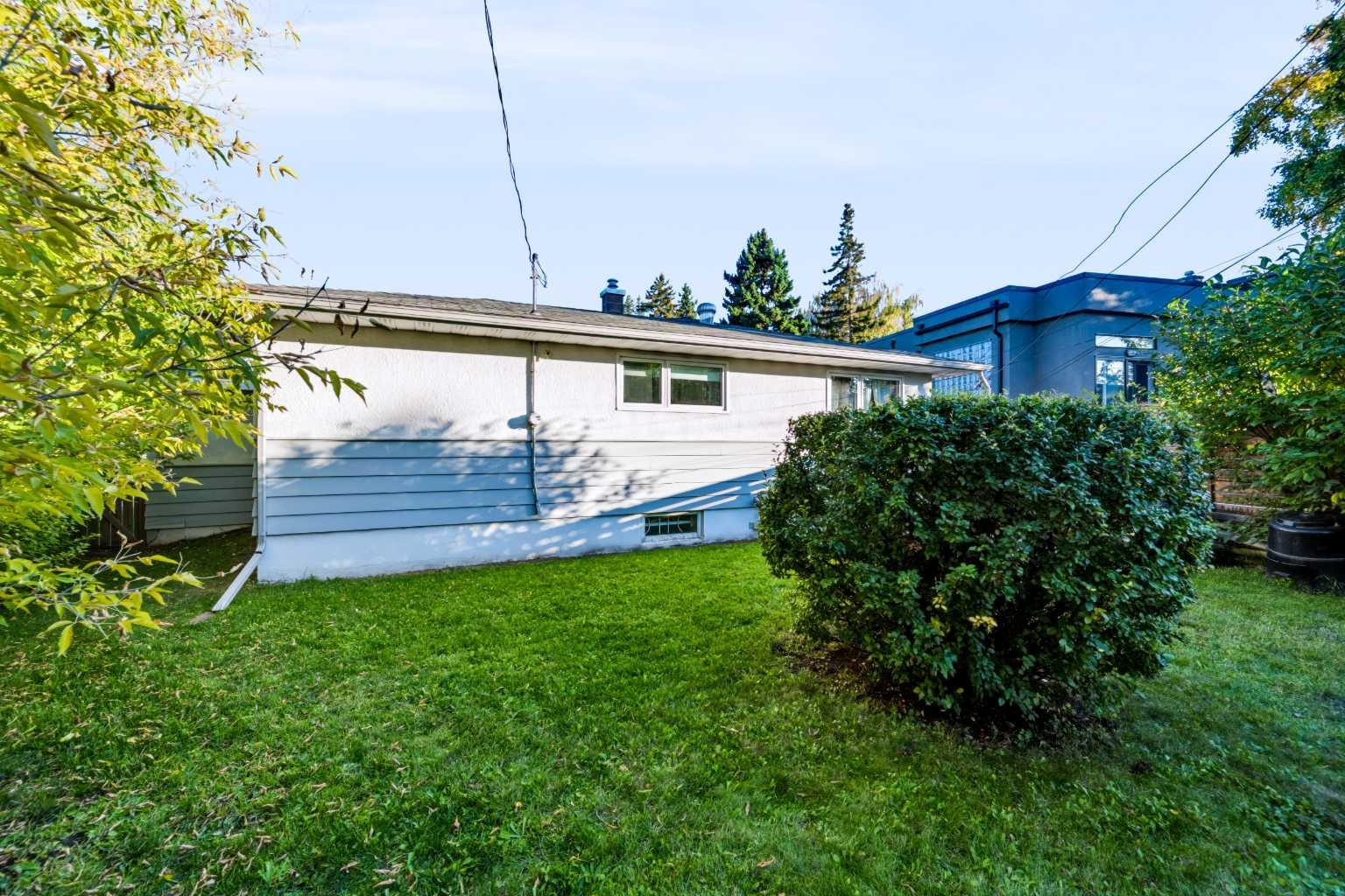 107 Hallbrook Drive SW