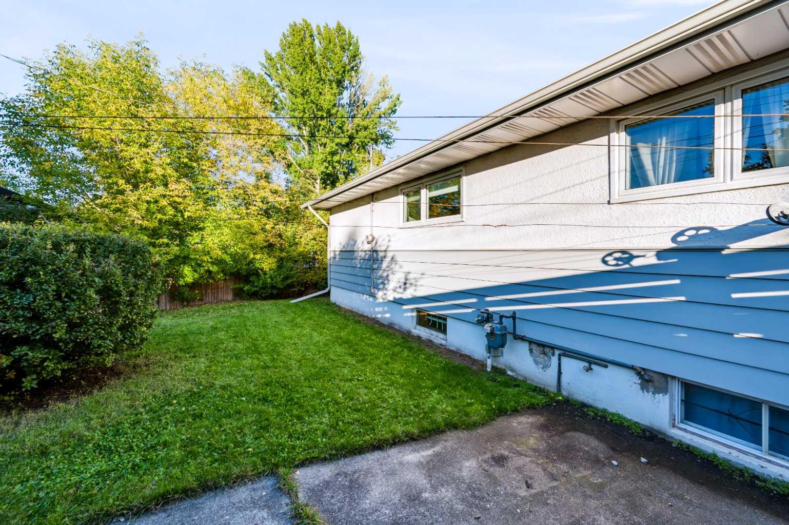 107 Hallbrook Drive SW