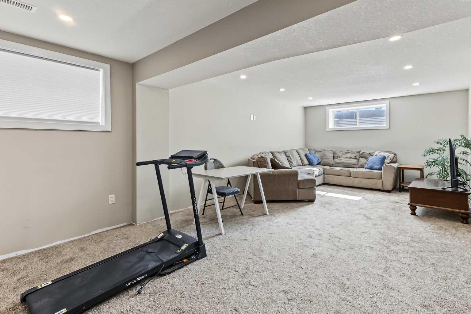13 Panora View NW