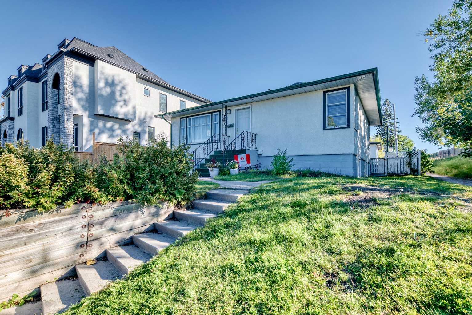 2451 29 Avenue SW