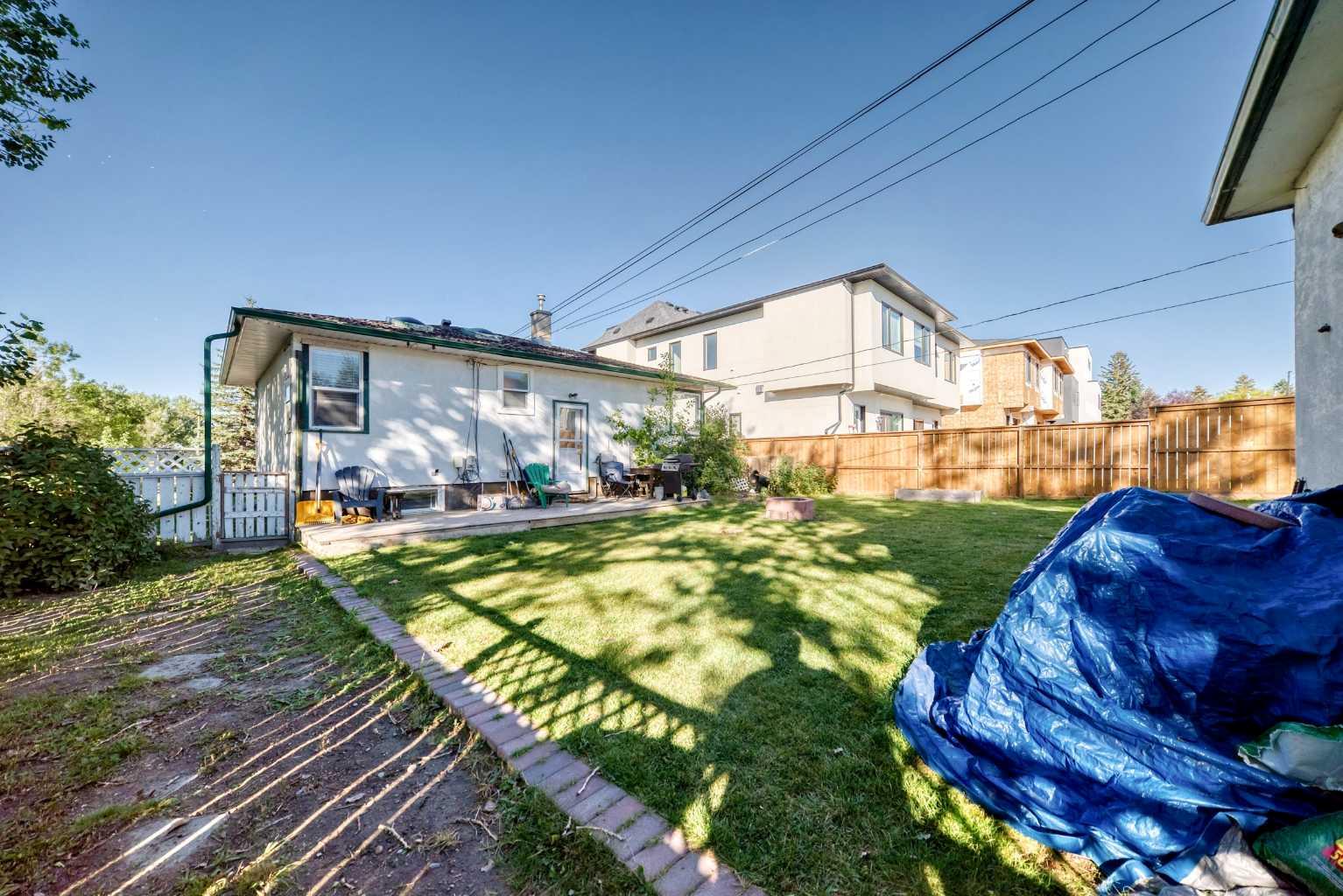 2451 29 Avenue SW