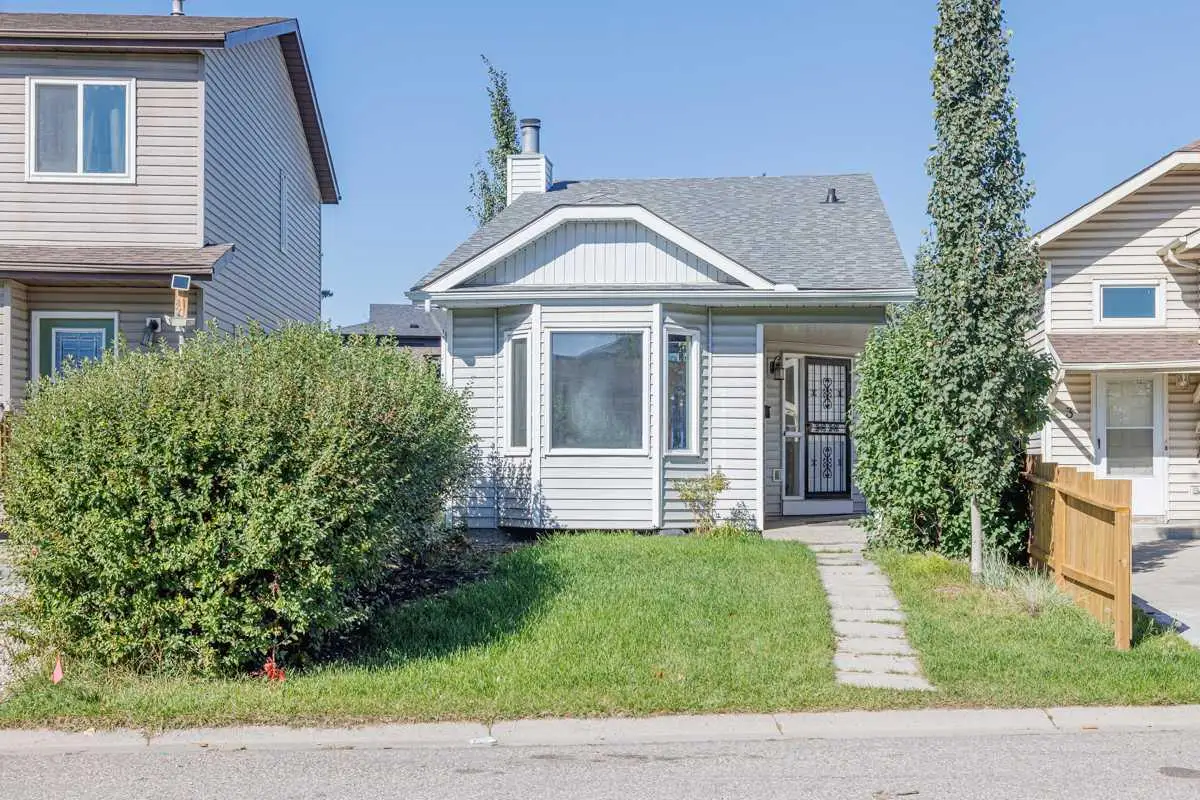 5 Erin Grove Place SE