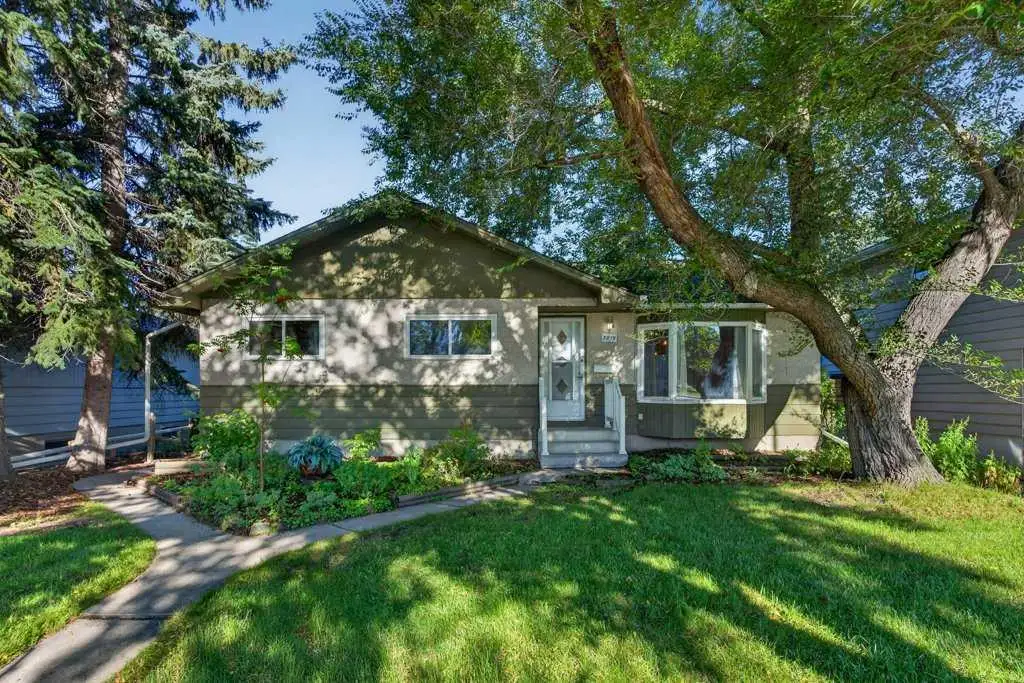 3819 Charleswood Drive NW