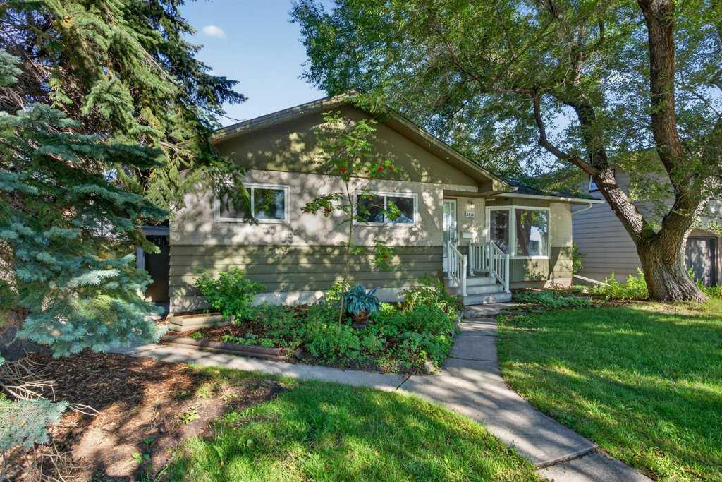 3819 Charleswood Drive NW