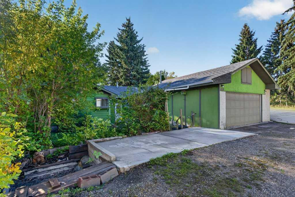 3819 Charleswood Drive NW