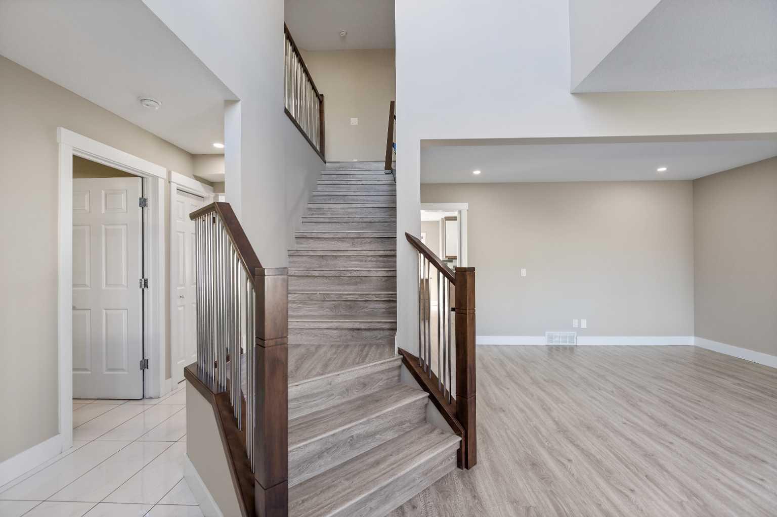 23 Anaheim Circle NE