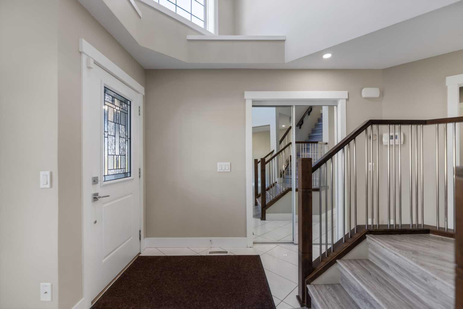 23 Anaheim Circle NE