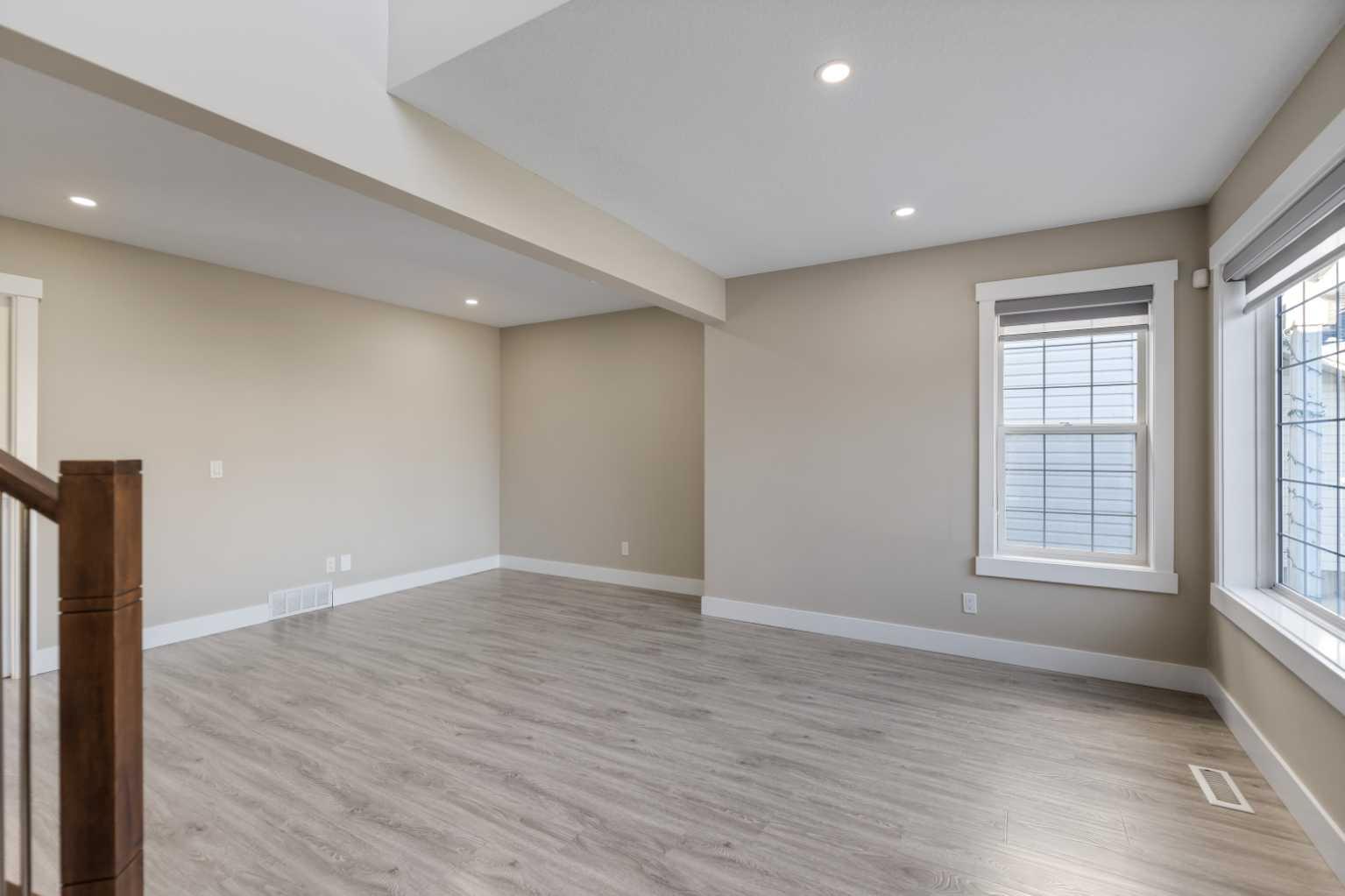 23 Anaheim Circle NE