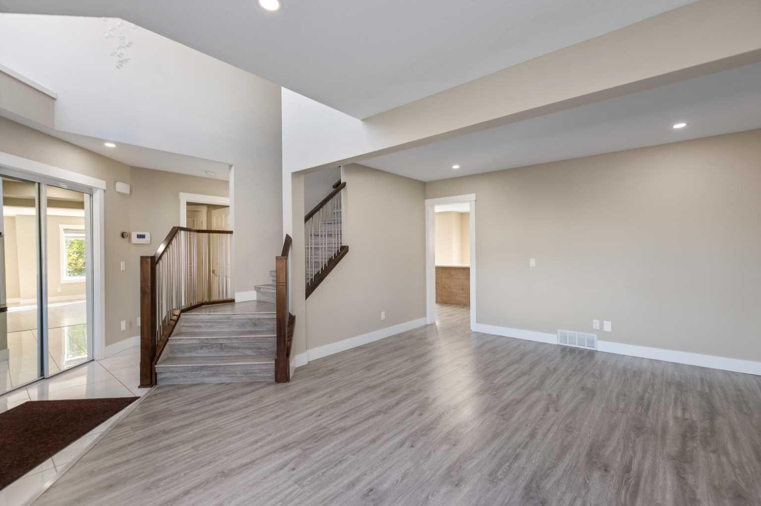 23 Anaheim Circle NE