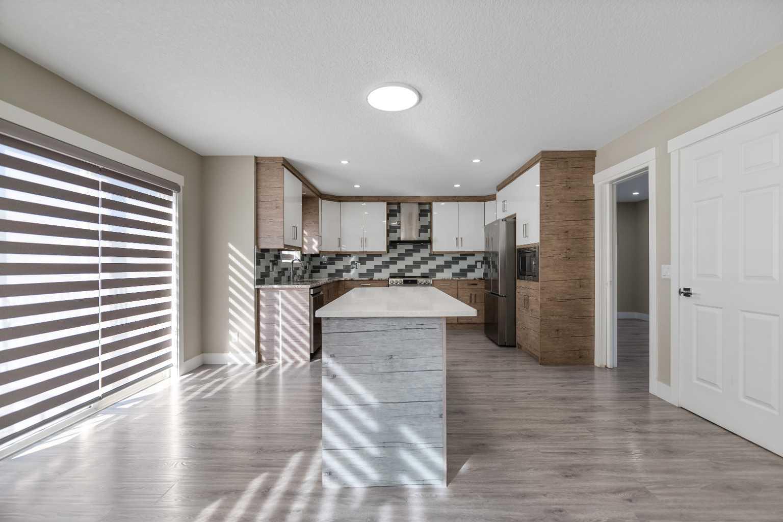 23 Anaheim Circle NE