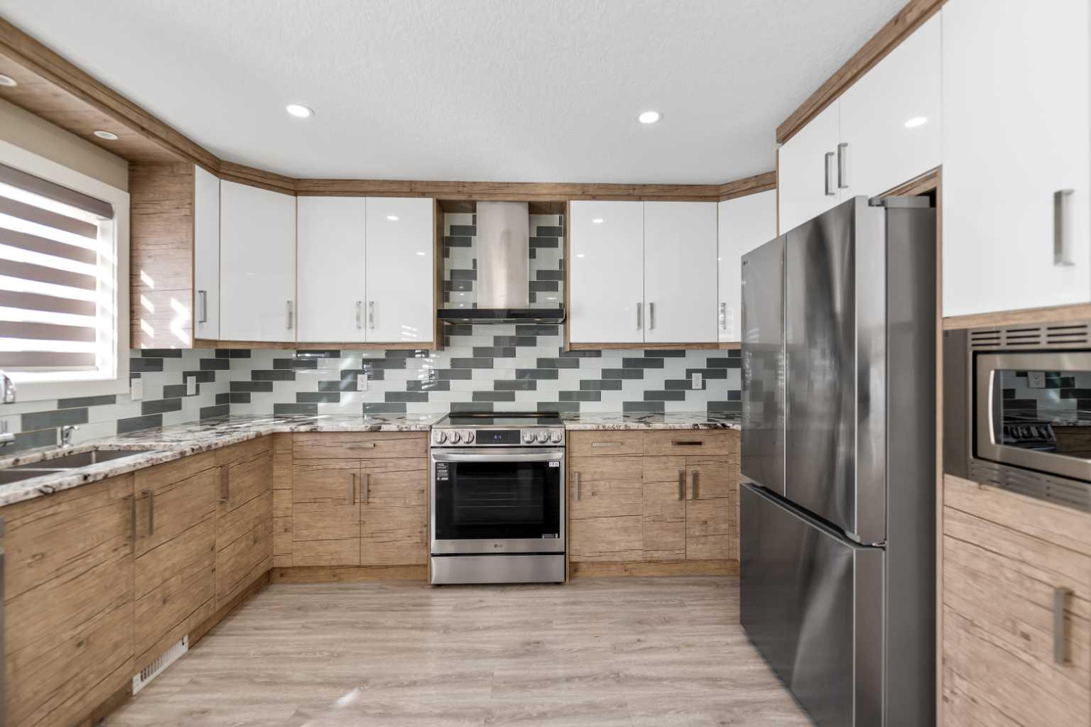 23 Anaheim Circle NE