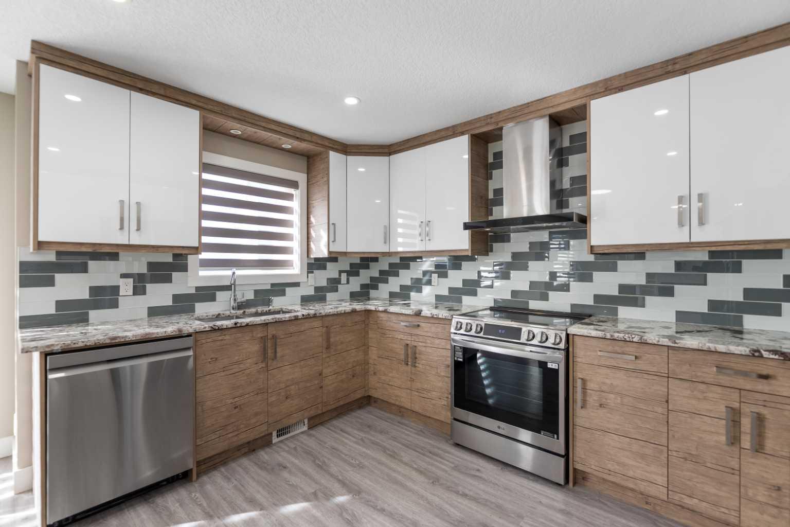 23 Anaheim Circle NE