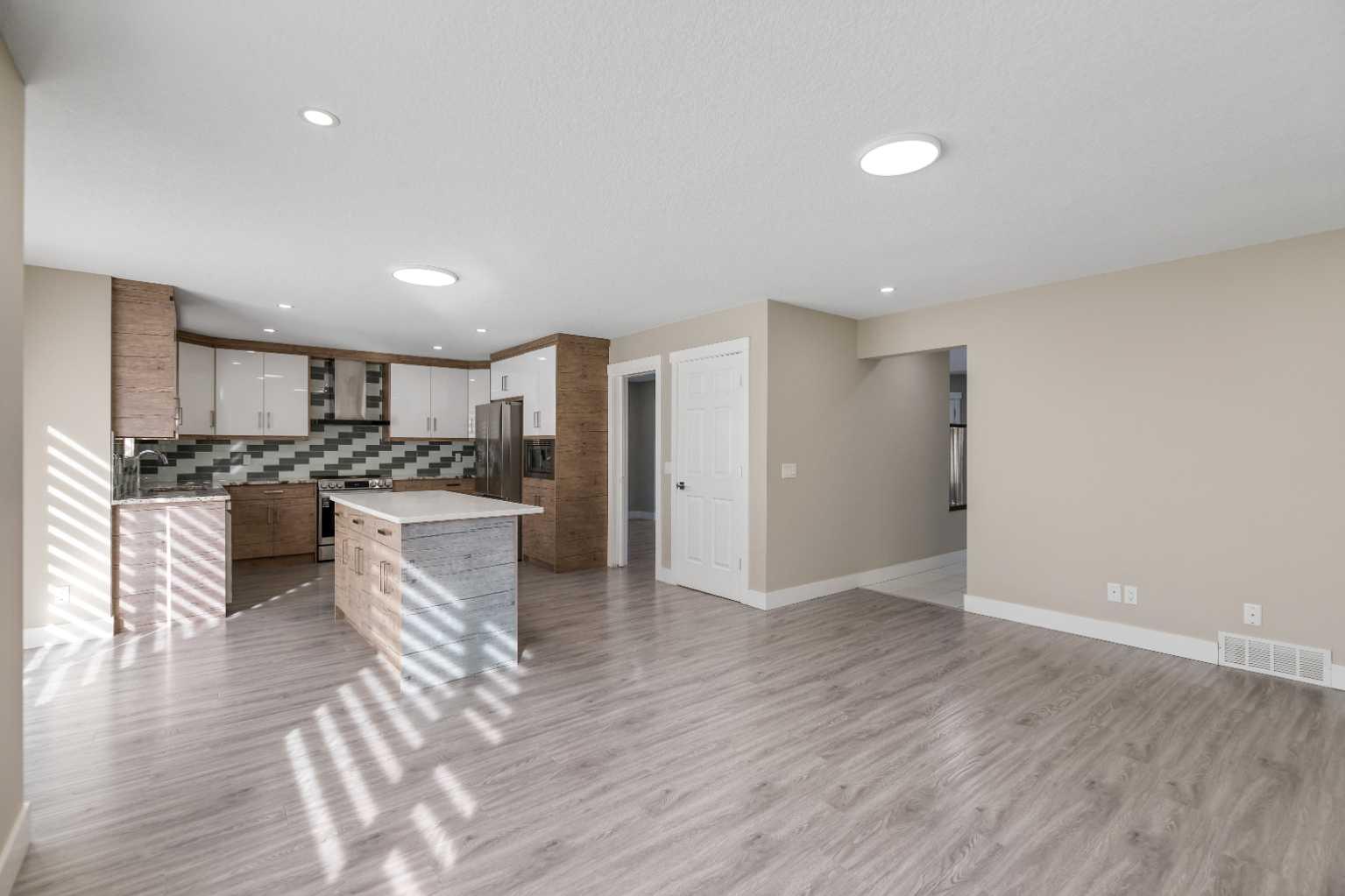 23 Anaheim Circle NE