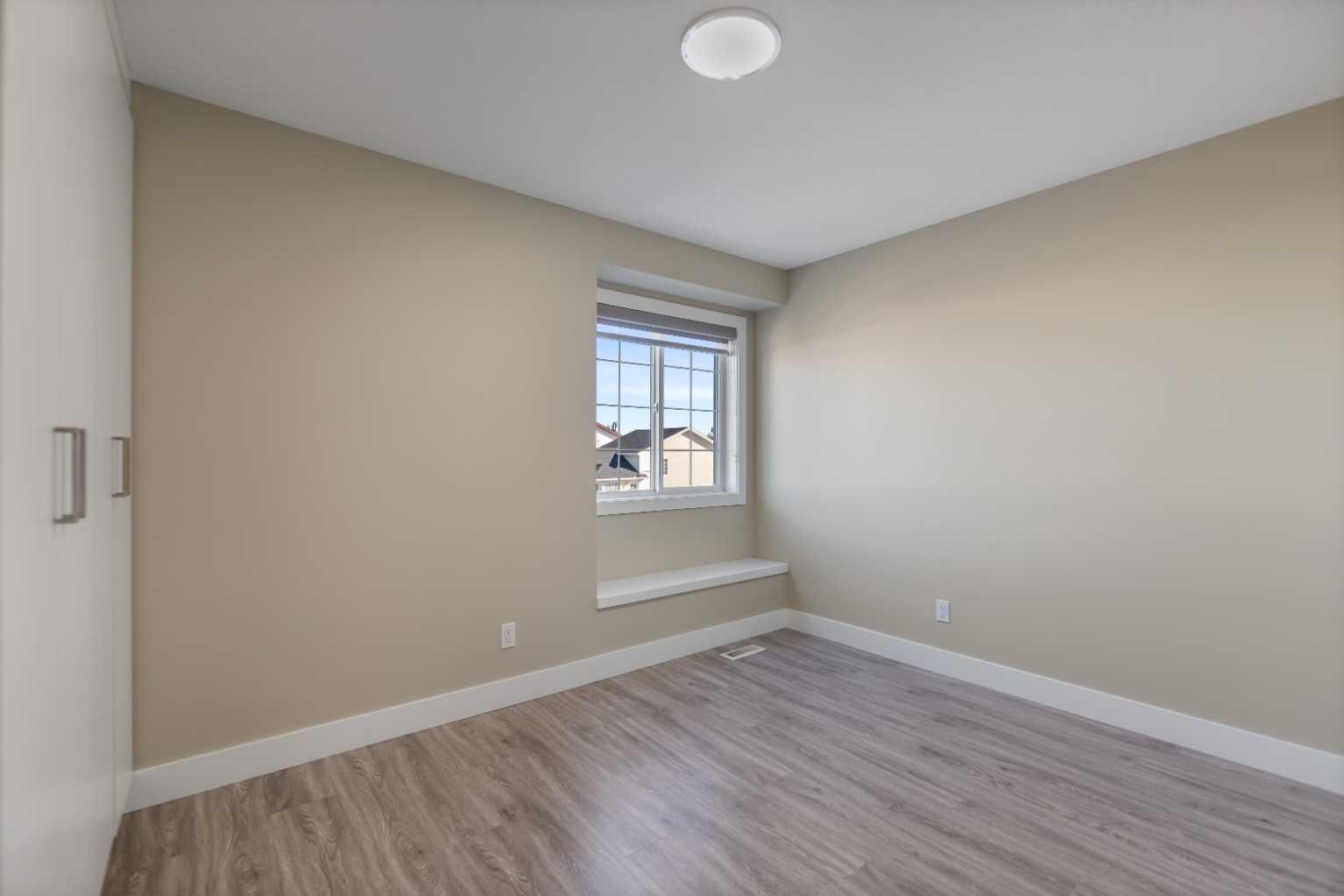 23 Anaheim Circle NE