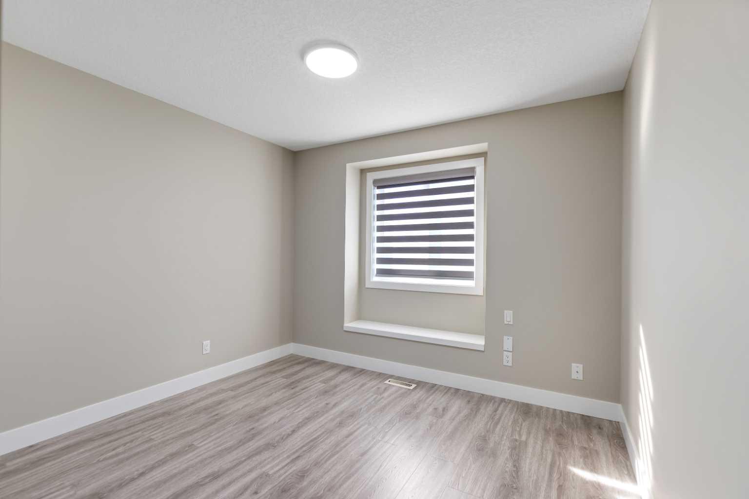 23 Anaheim Circle NE
