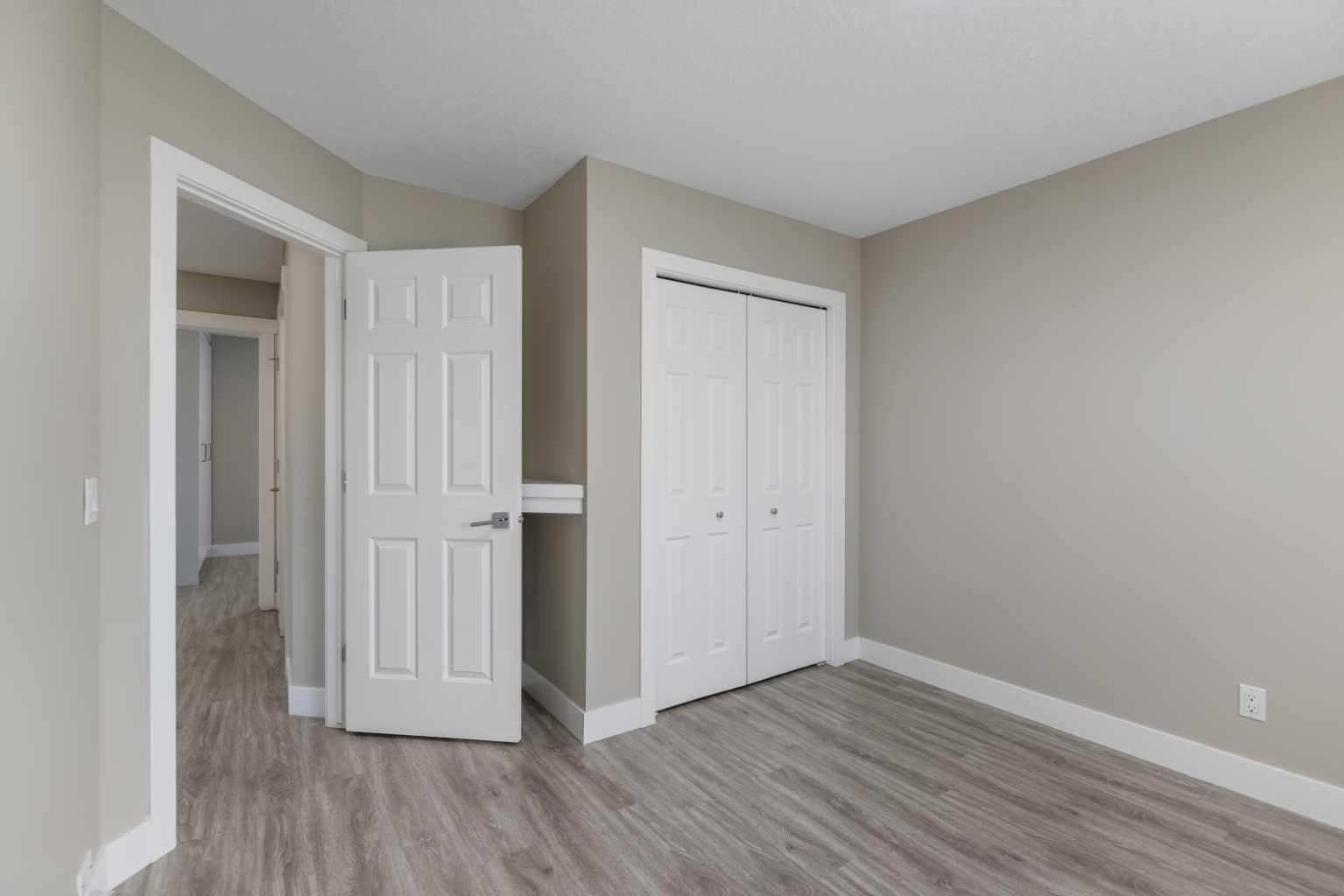 23 Anaheim Circle NE