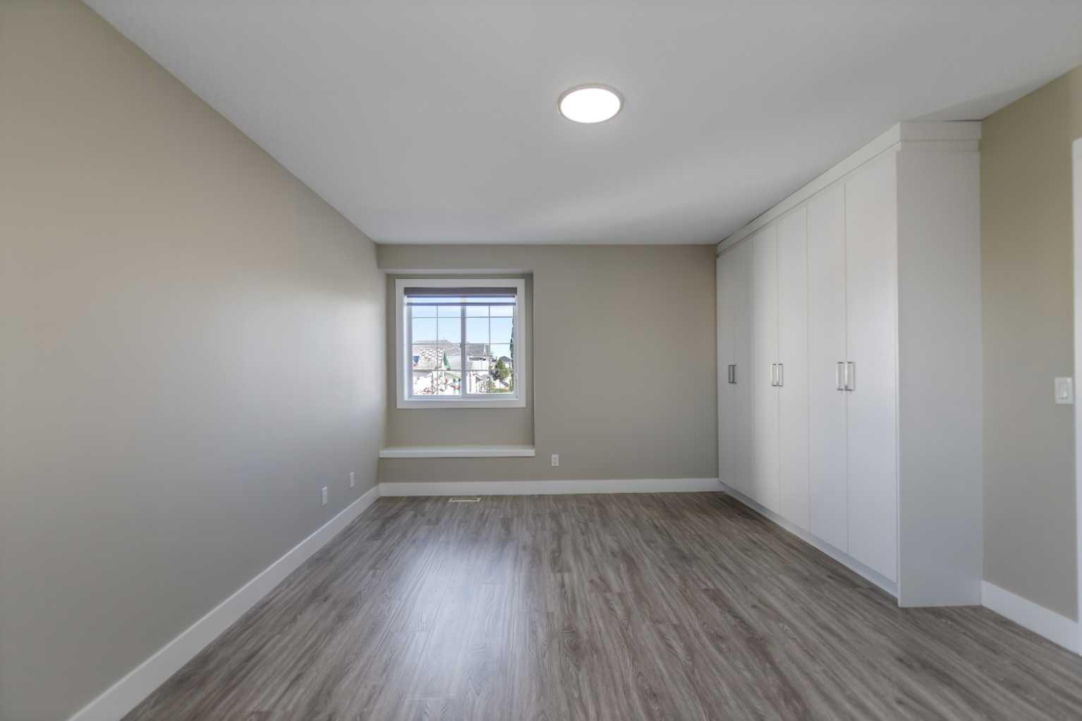 23 Anaheim Circle NE