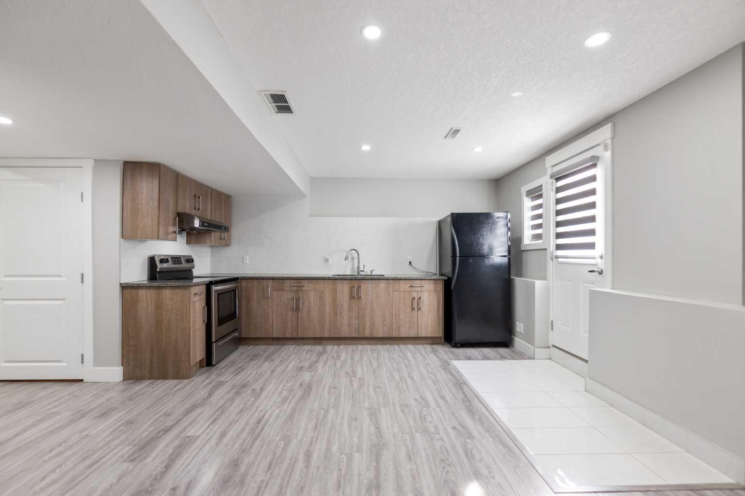 23 Anaheim Circle NE