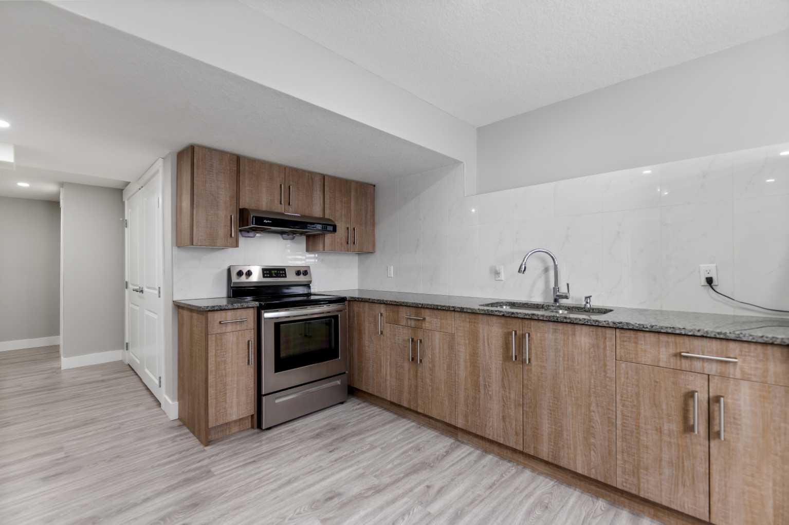 23 Anaheim Circle NE