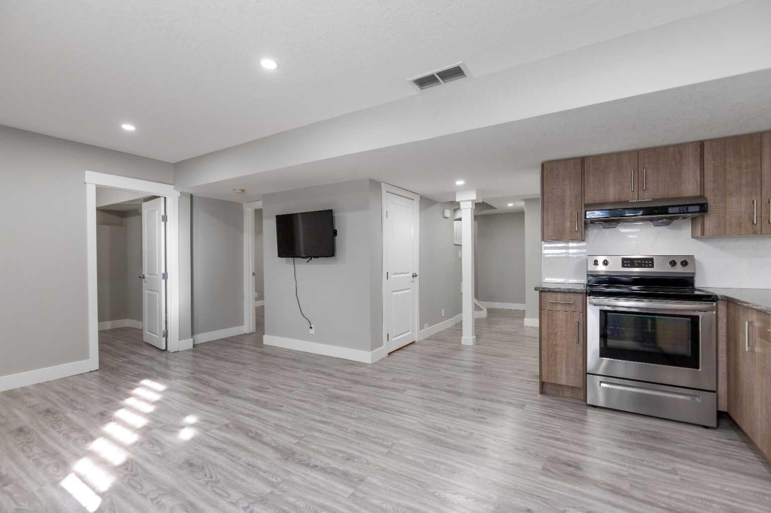 23 Anaheim Circle NE