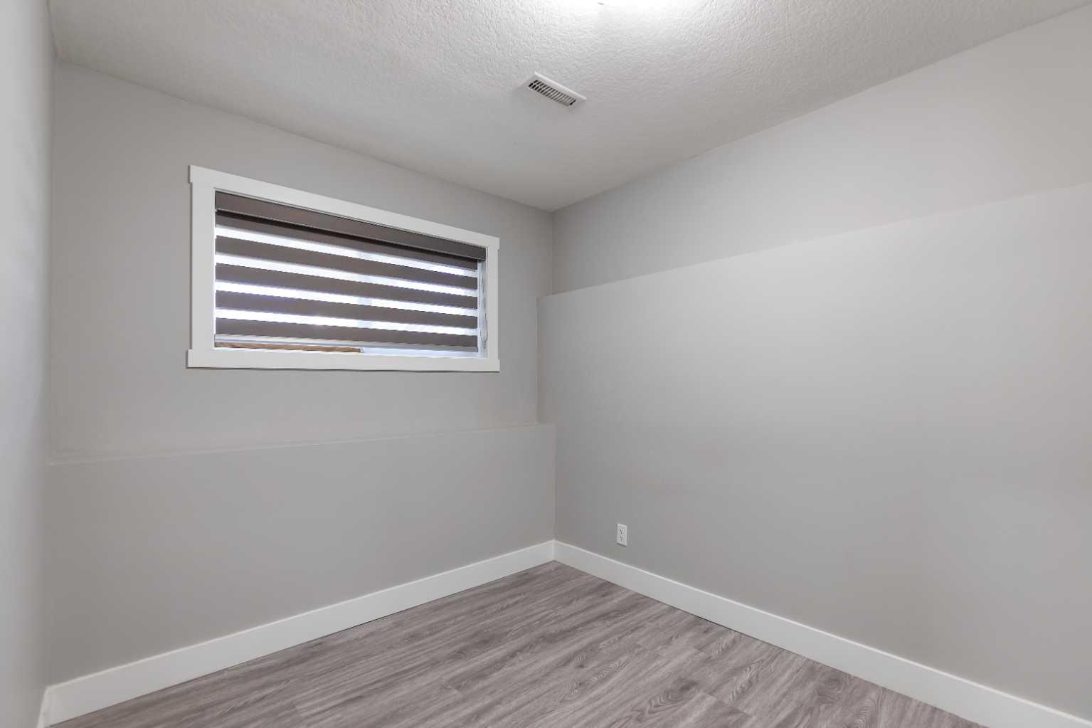 23 Anaheim Circle NE