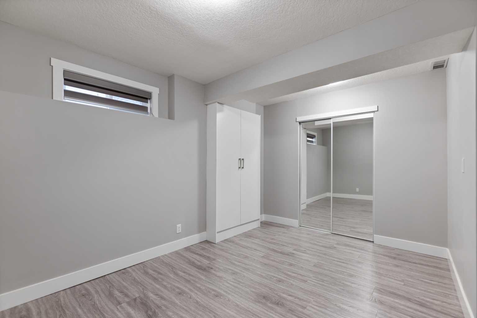 23 Anaheim Circle NE