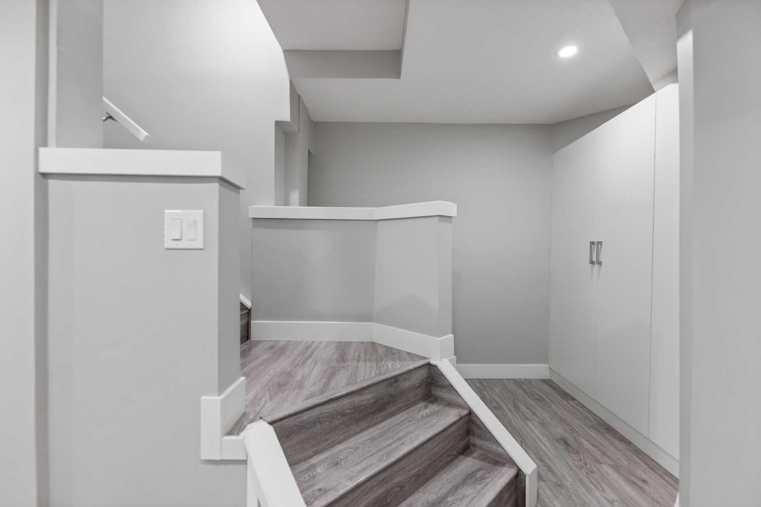 23 Anaheim Circle NE