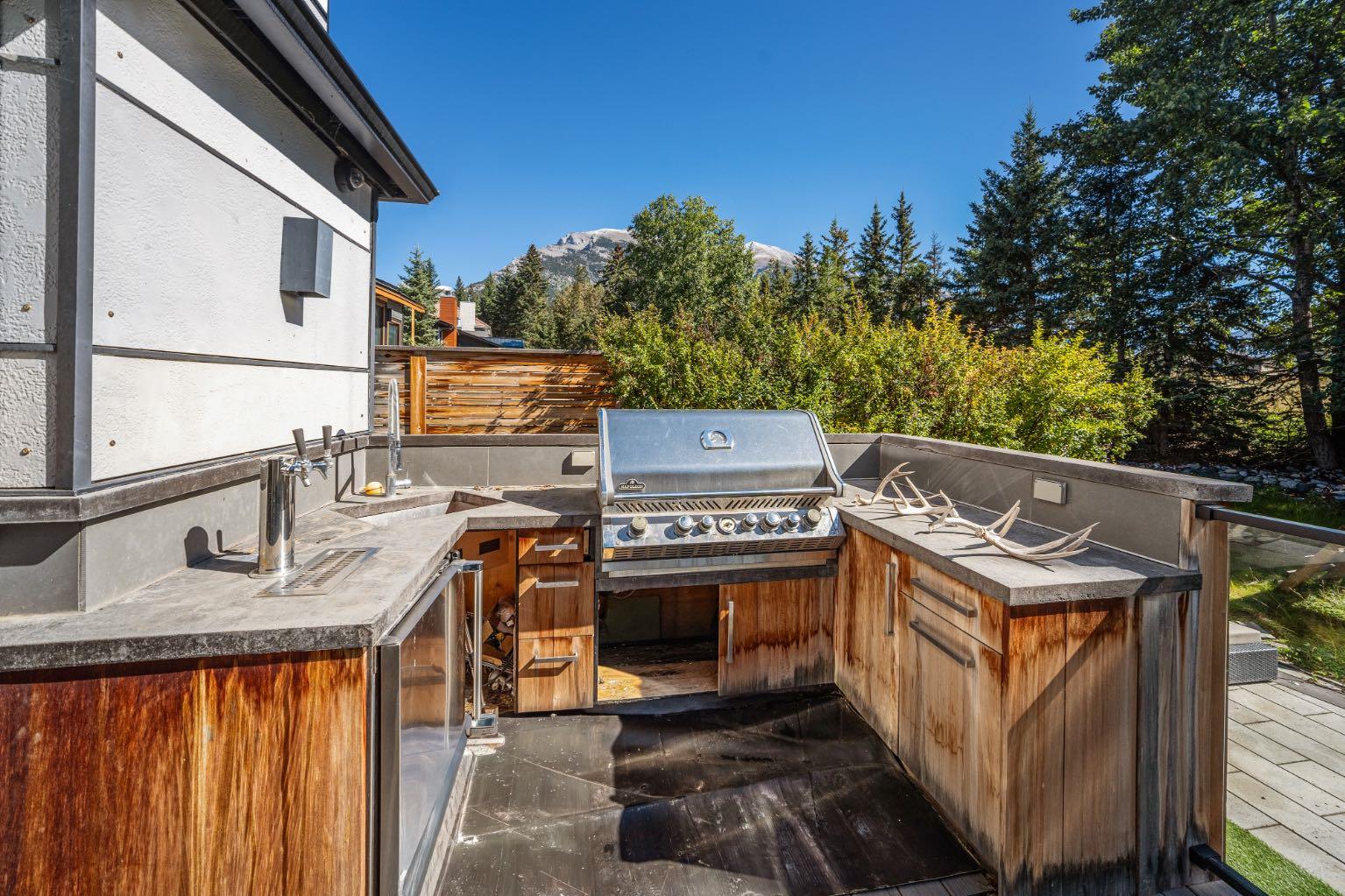 258 Grizzly Crescent 