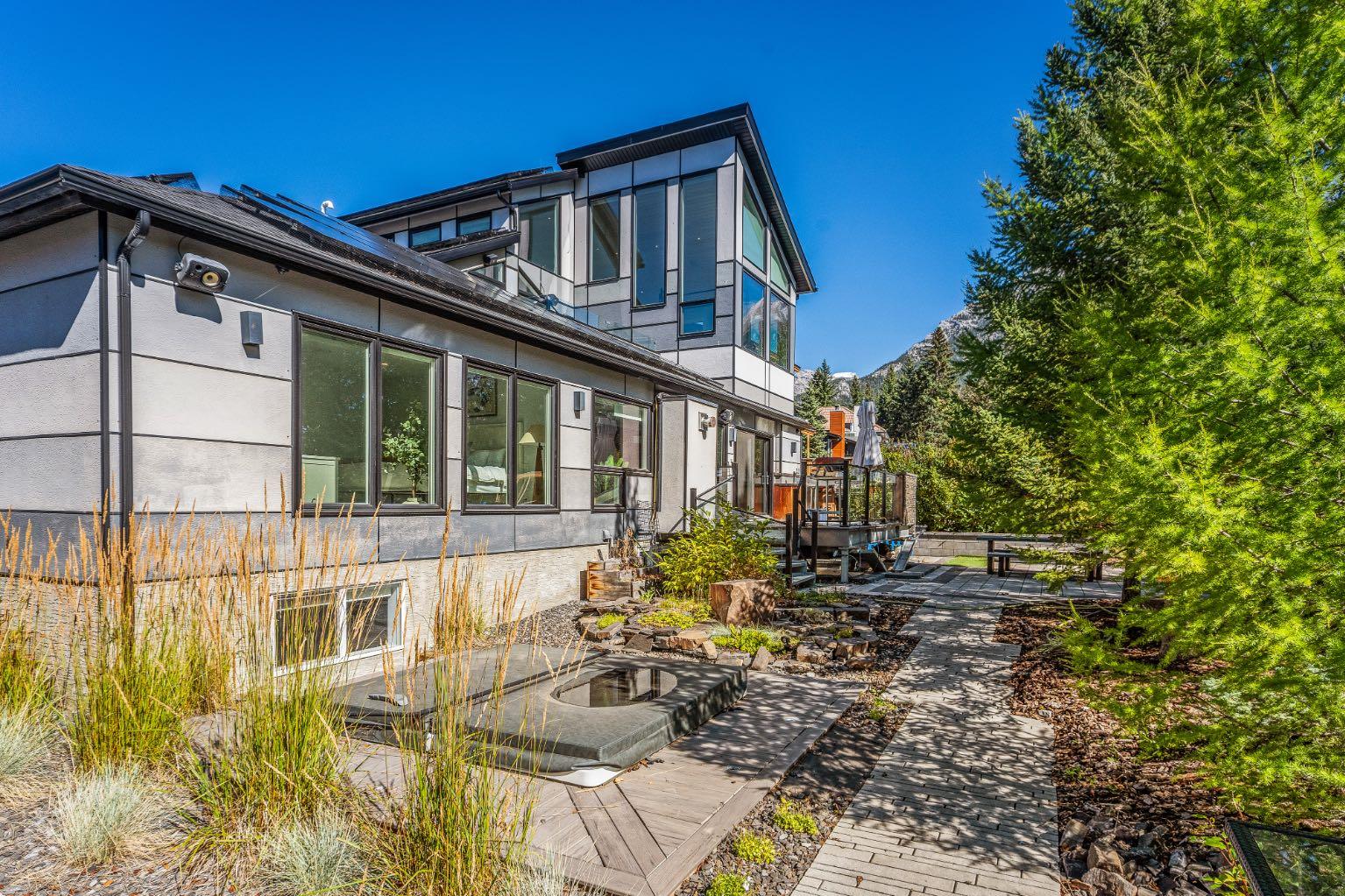 258 Grizzly Crescent 