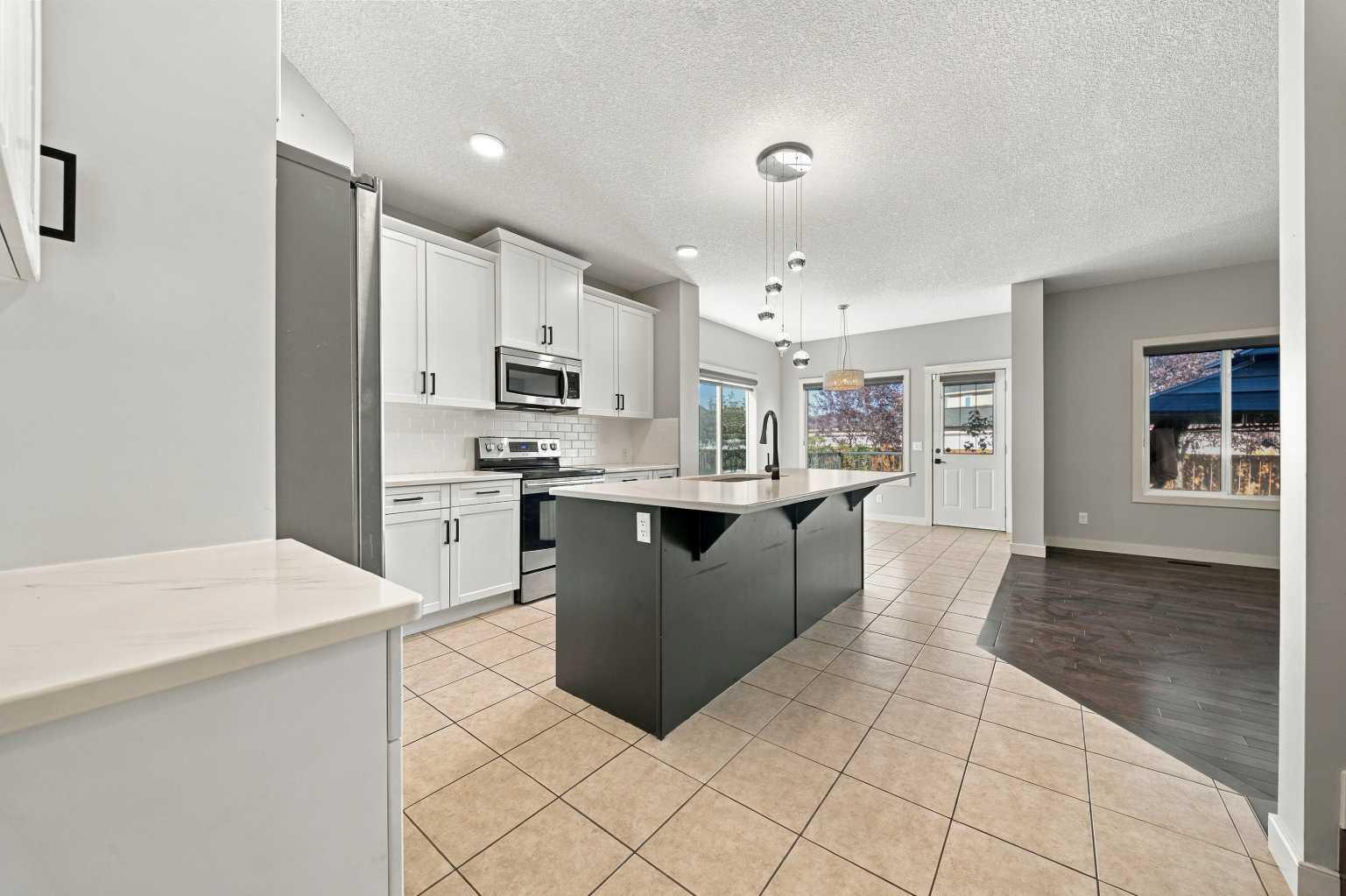 44 Skyview Point Terrace NE