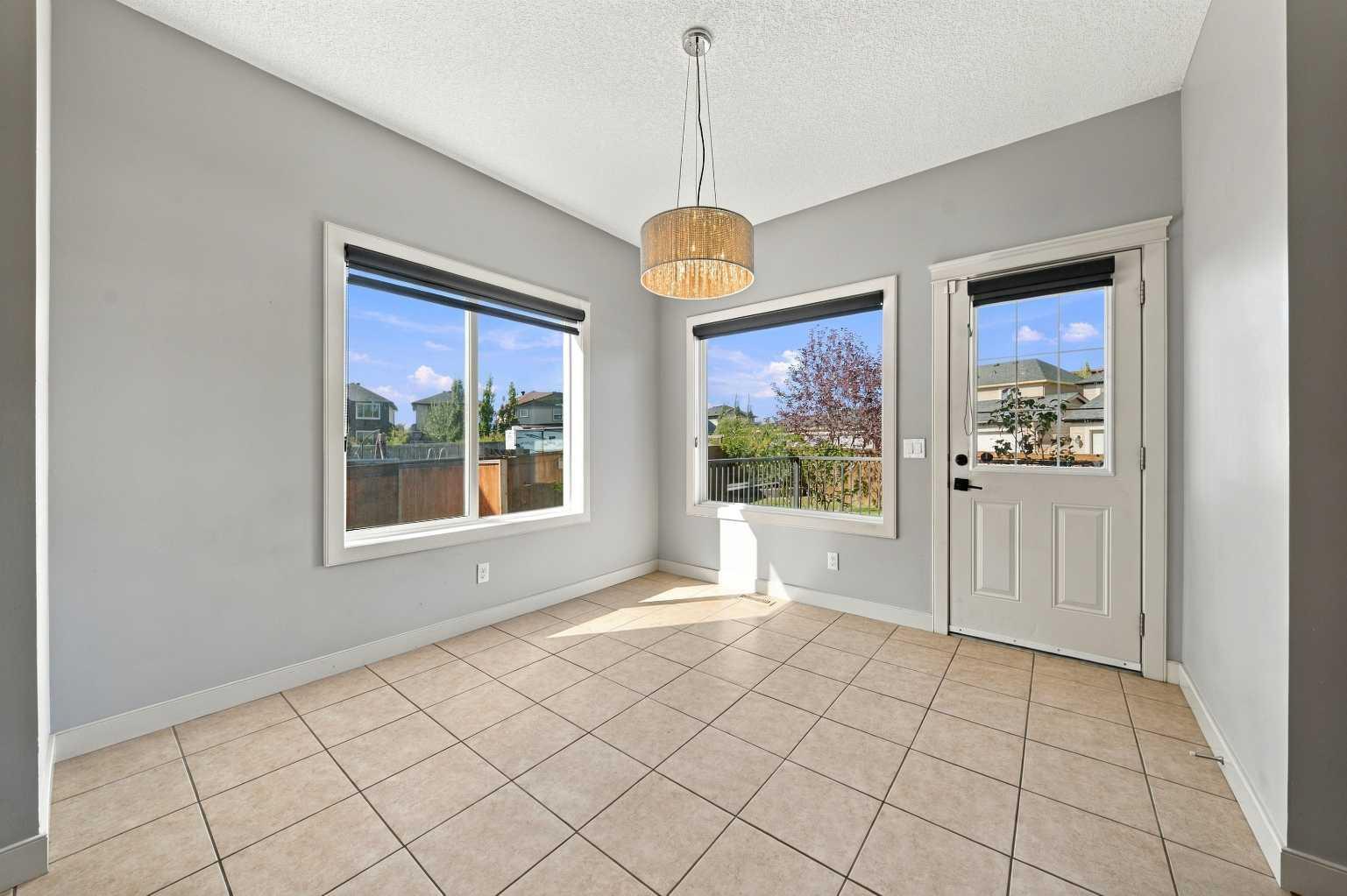 44 Skyview Point Terrace NE