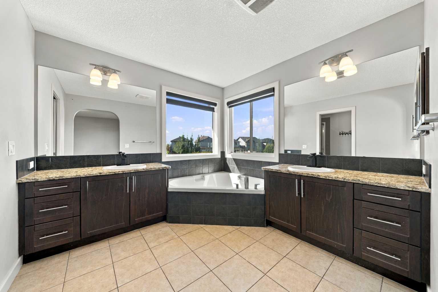 44 Skyview Point Terrace NE
