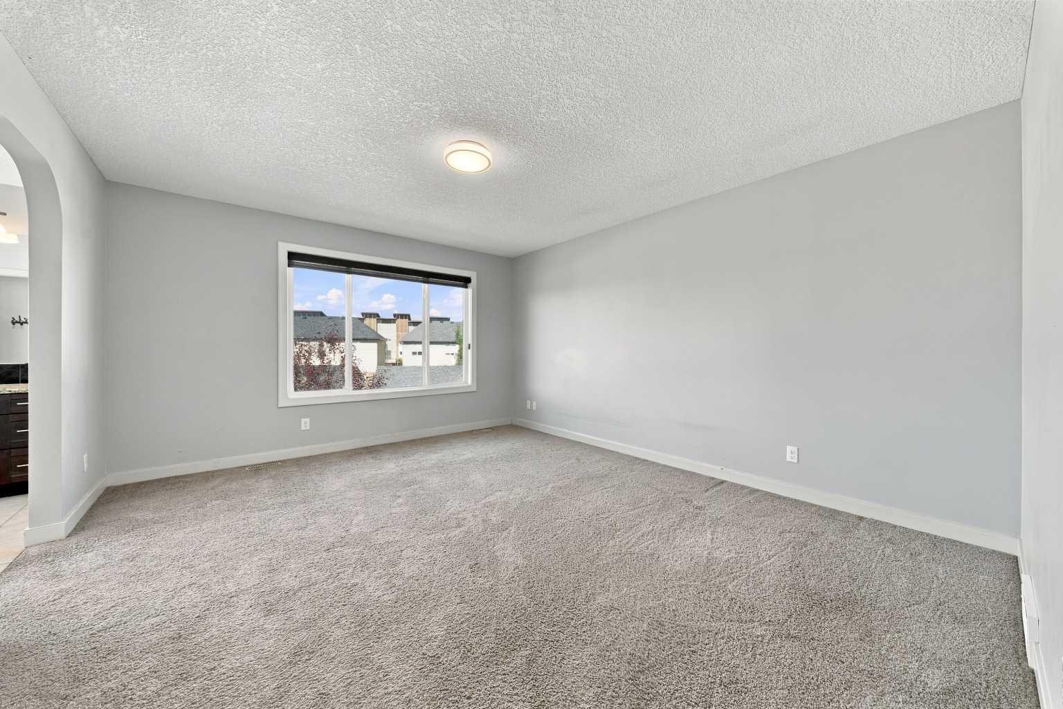 44 Skyview Point Terrace NE