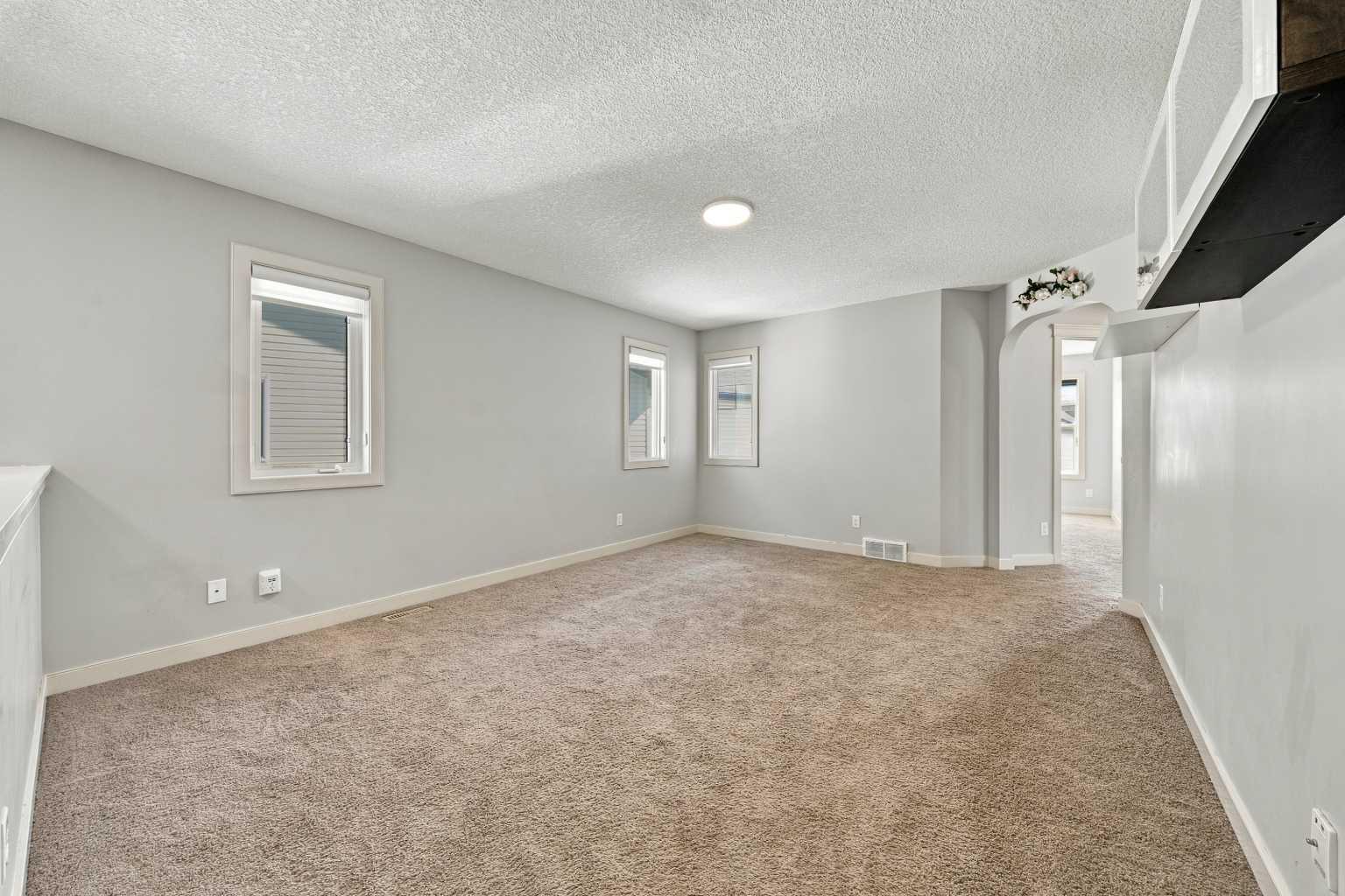 44 Skyview Point Terrace NE