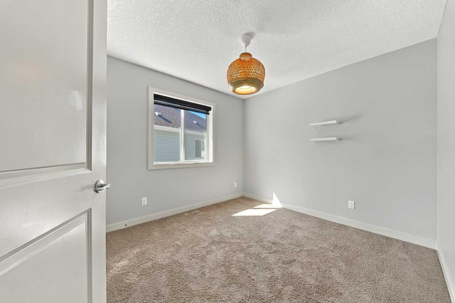 44 Skyview Point Terrace NE