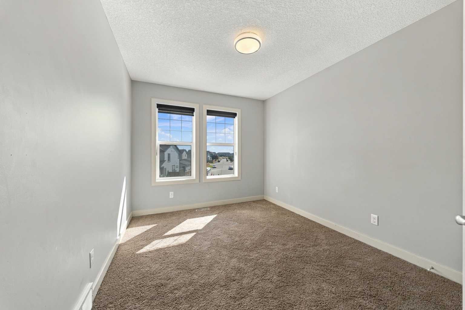 44 Skyview Point Terrace NE