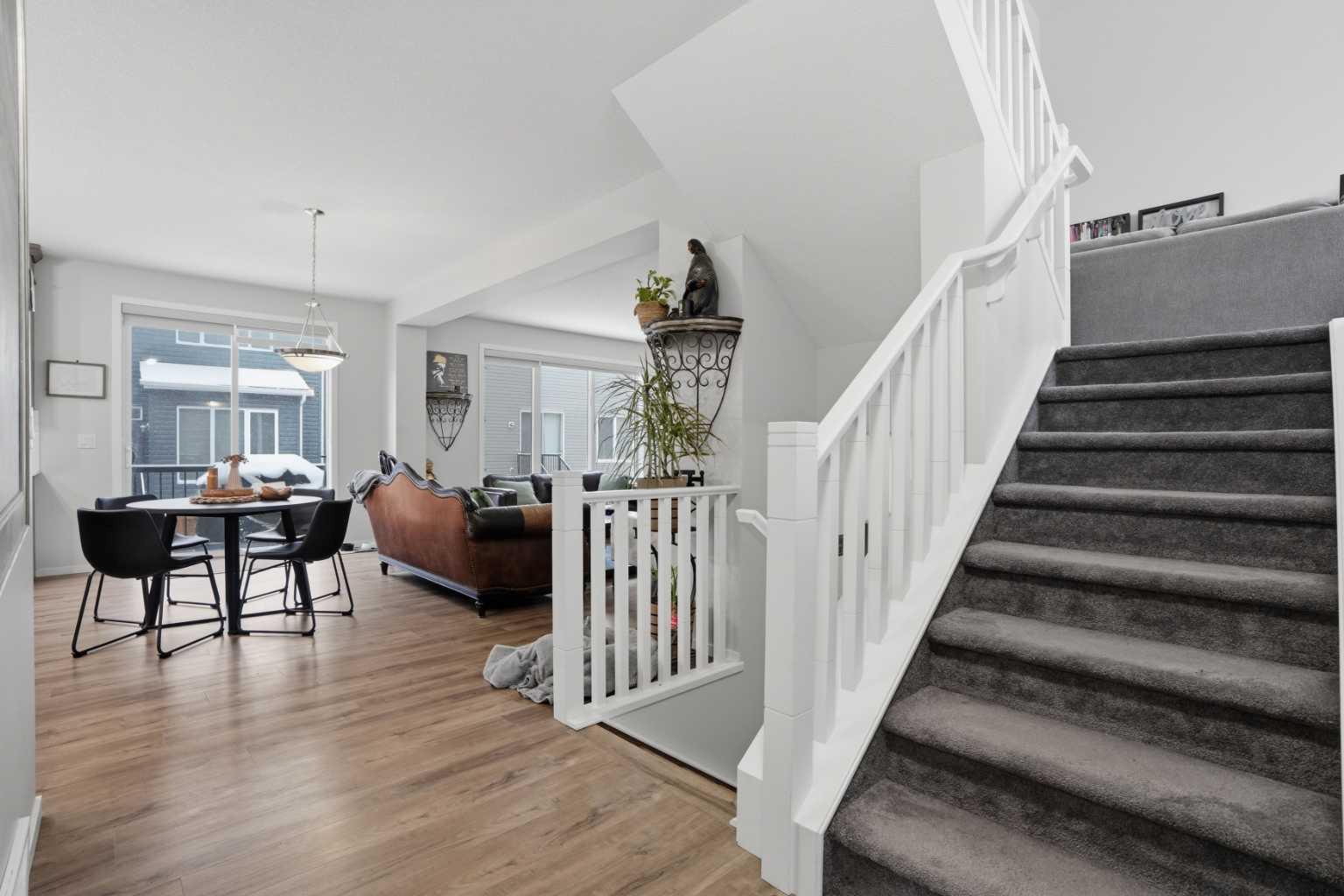 33 Carringwood Street NW