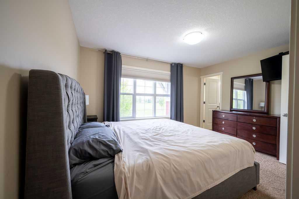 25 Marine Drive SE
