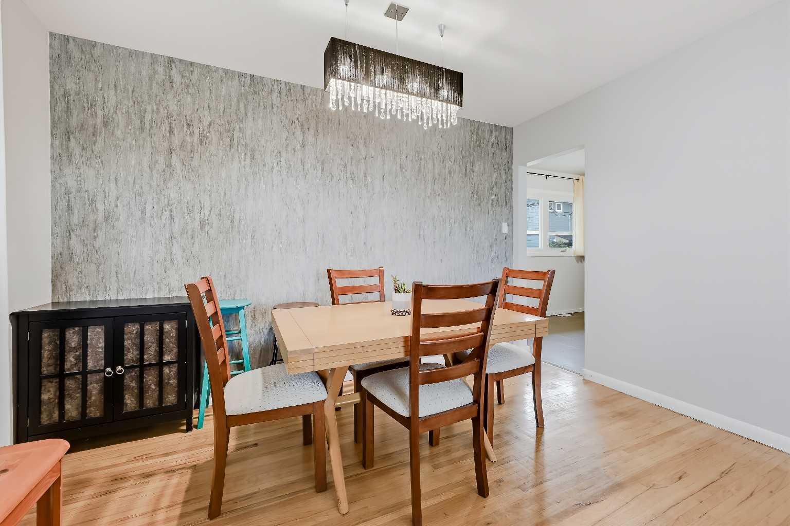 176 Frobisher Boulevard SE