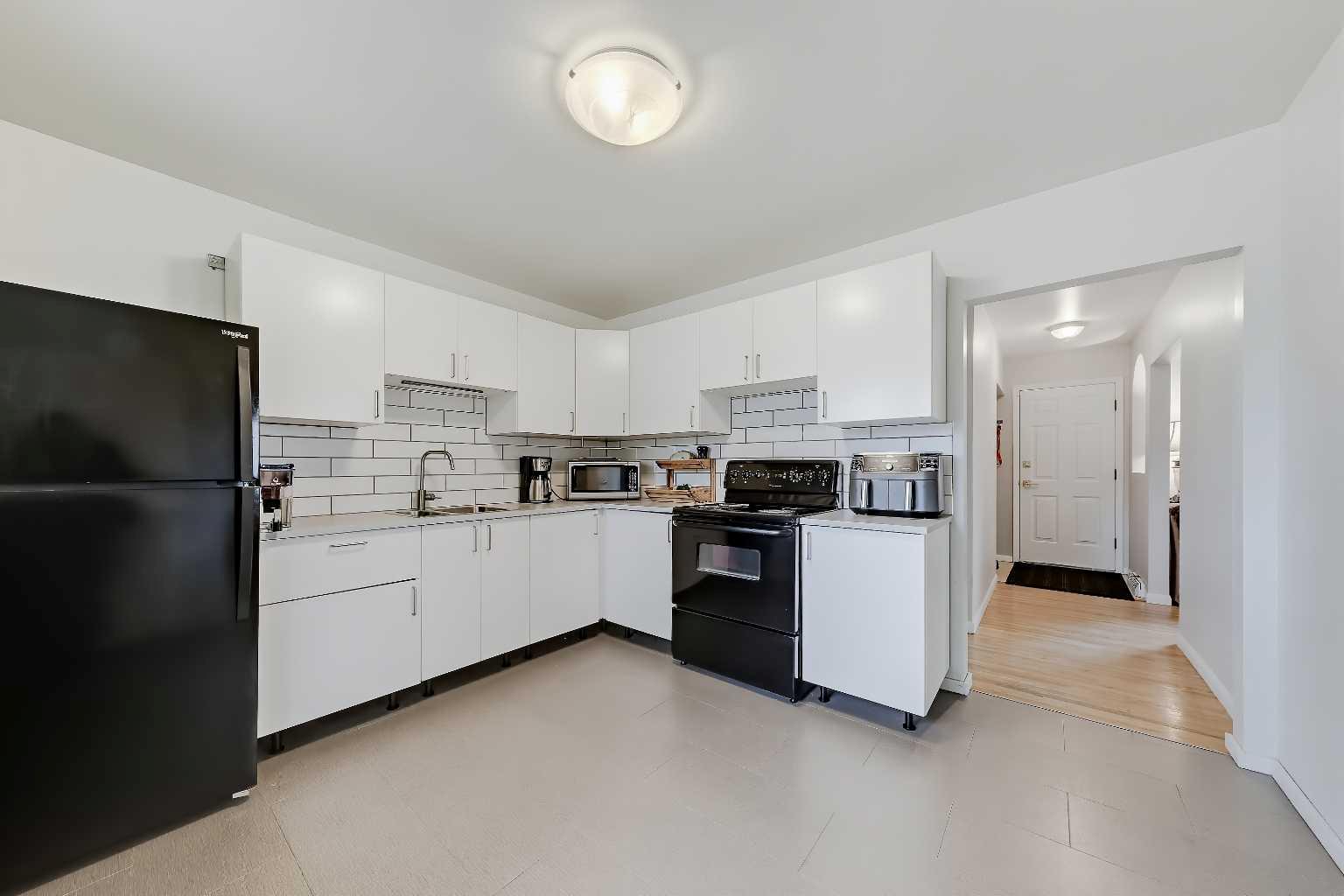 176 Frobisher Boulevard SE