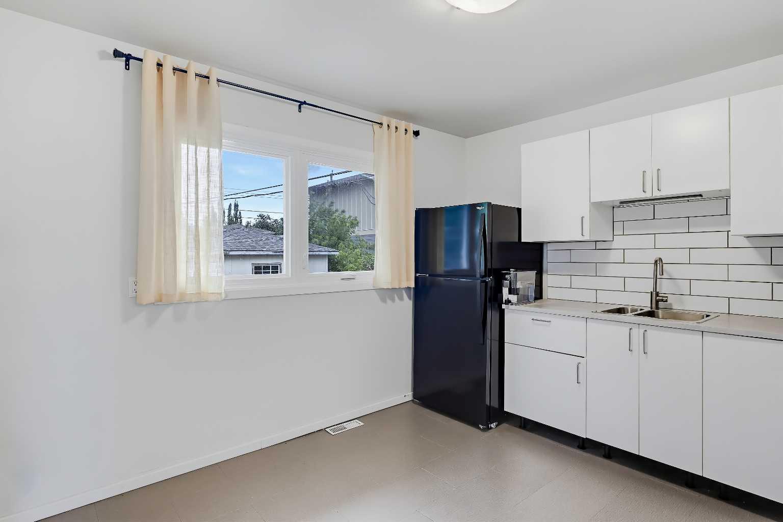 176 Frobisher Boulevard SE